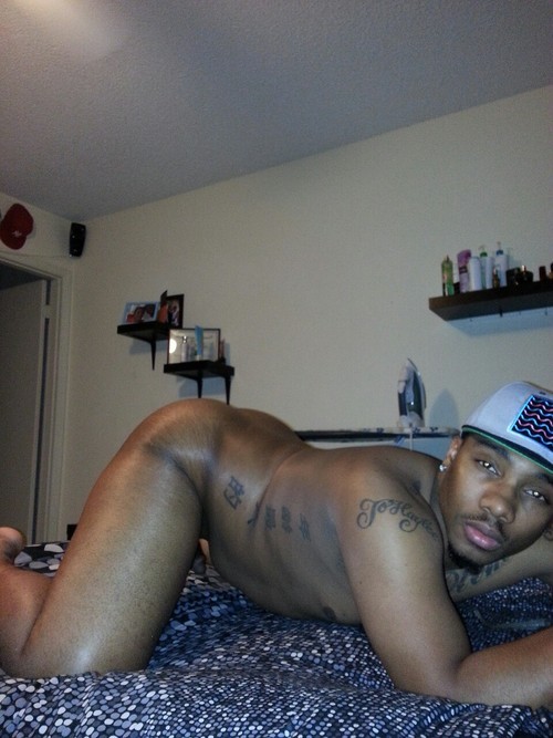 thickredboi83:  tohottootouch:  Yes to that ass   CRUSH!!!!  😍😍😍😍
