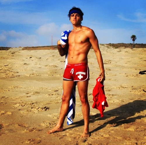 male-celebs-naked:  Beau Brooks 3See more here