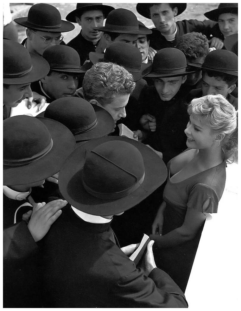 alfiusdebux: Pierluigi Praturlon. Italian actress Marisa Allasio is surrounded by