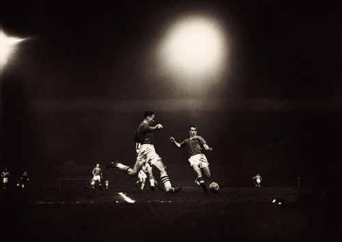 oldtrafford: Football under the floodlights, 1950s.