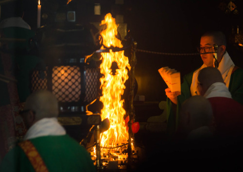 Daruma Kuio at Nishi-Arai Daishi temple