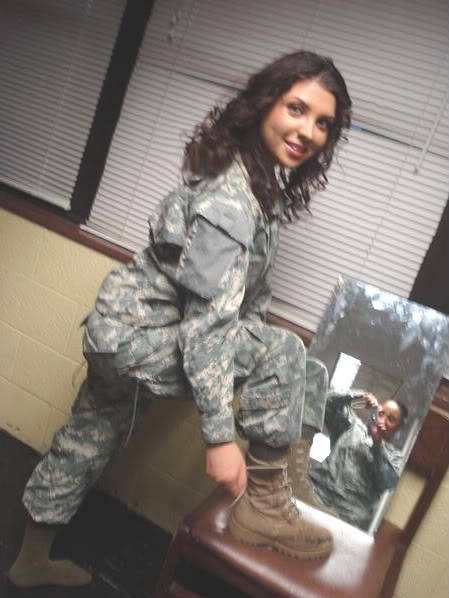 mymarinemindpart2:  Whole lotta Army Cuteness pt 1