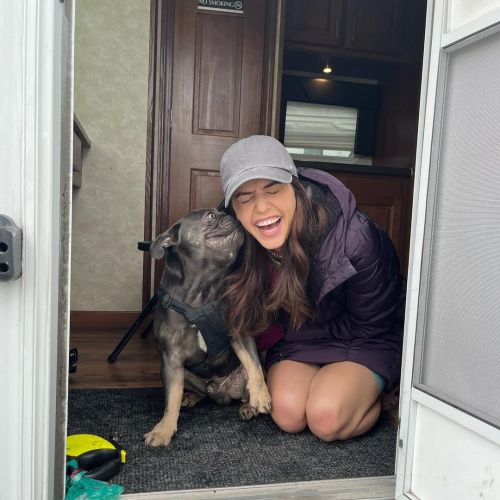 legacies-safari:kaylee.bryant: Find yourself an on set boyfriend like Hugo