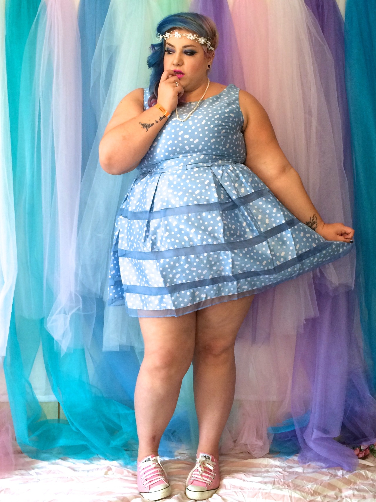 fawns-baby-space:  angelsandkings:  punk chunk rock prom queen  Wow, you’re pretty.