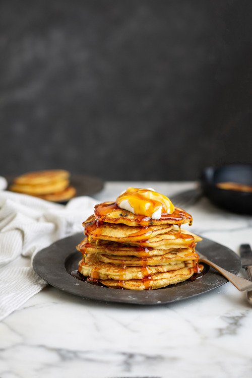 Raisin pancakes with ricotta & orange