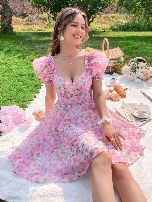 lucygurl69: Oooh I’d love to wear it!!! What a pretty, femmy dress…❤️