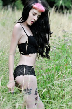 sophie-joan:  New image!Http://www.facebook.com/sophiejoanmodel