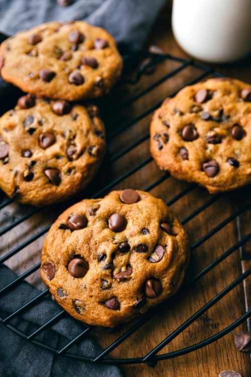 sweetoothgirl:  THE BEST BAKERY-STYLE PUMPKIN CHOCOLATE-CHIP COOKIES