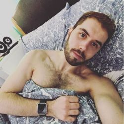 mike121193:When #Fitbit says time bed I guess I should try sleeping… #goodnight #igers #ig #beardguy #followtheswiftie #starbuckslovers #duvet #bedtime #oxford #beard #stubble #me