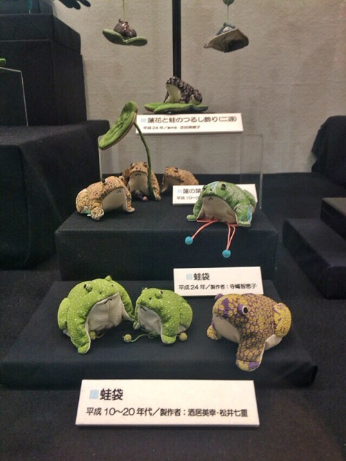 gachimushi: shoku-and-awe: More pictures from the chirimen exhibit! A very summery display of mornin