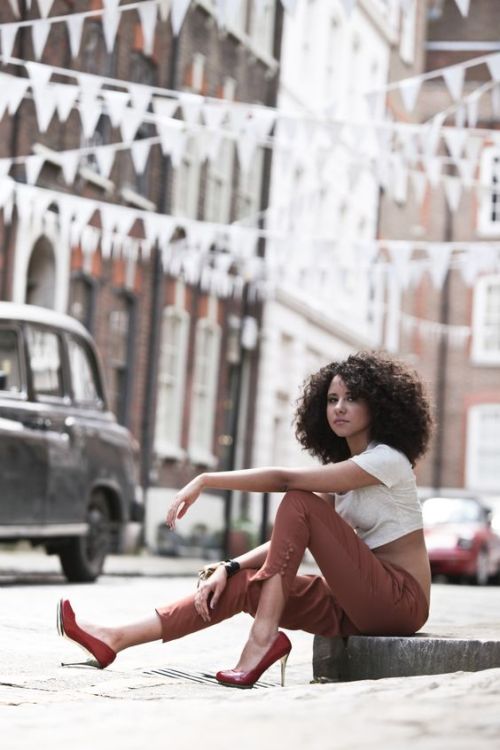 naturalhairqueens:she is so classy and beautiful!