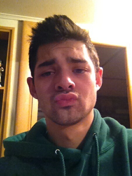thingsilovee90:  *Guy32! :)