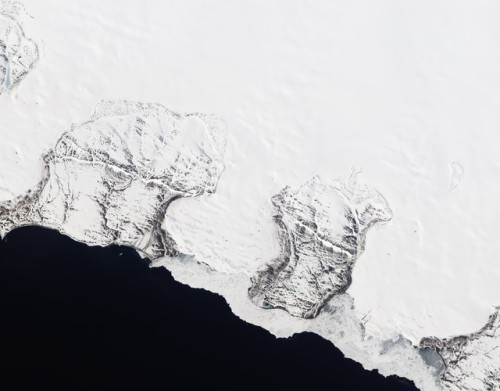 Natural-colour image of Roze Glacier fringed by sea ice. NASA Earth Observatory 2011.