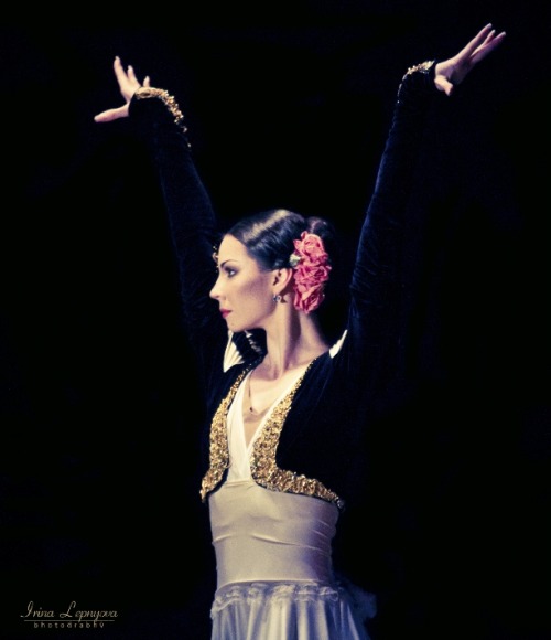 galina-ulanova:Maria Alexandrova in Bronislava Nijinska’s Bolero (Bolshoi Ballet, 2010)