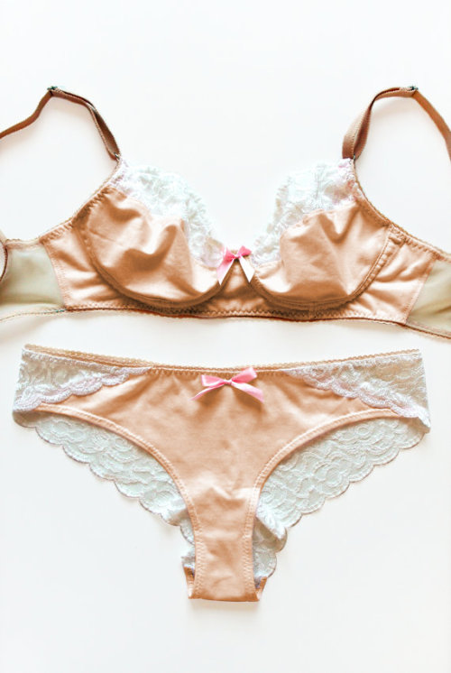 inlovewithburlesquelingerie: Bonboneva