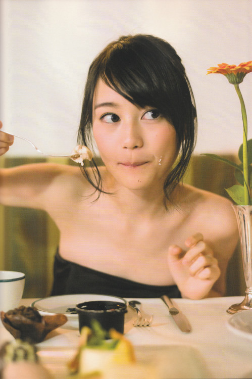 voz48reloaded:  Ikuta Erika 1st Photobook 「Tenchou」