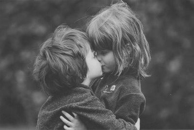 Kiss | via Tumblr en We Heart It. http://weheartit.com/entry/68796434/via/LovenRoses