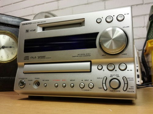 Onkyo FR-X7A CD/MD Tuner Amplifier, 2003 With Onkyo D-SX7A Stereo Speakers. This model was made for 