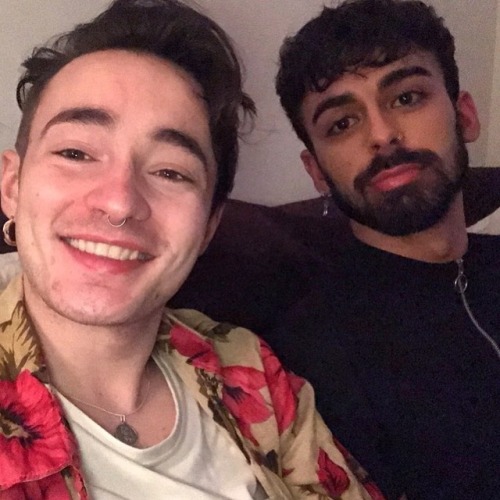 kieranfromfinance:What’s more romantic than getting so drunk you pass out on the tube together?😘