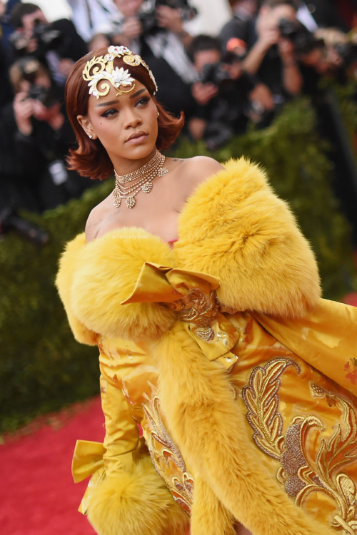 arielcalypso:Rihanna at MET Gala (4th May 2015) 