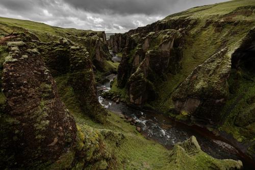 amazinglybeautifulphotography:  Fjaðrárgljúfur