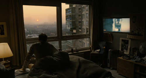 madeofcelluloid: ‘Children of Men‘, Alfonso Cuarón (2006)As the sound of the playgrounds faded, the despair set in. Very odd, what happens in a world without children’s voices.