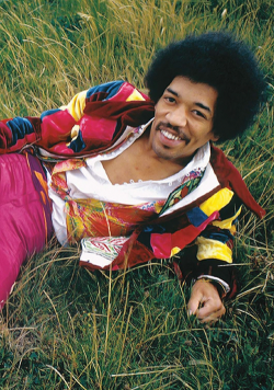 babeimgonnaleaveu:  Jimi Hendrix in 1970 before his final festival appearance  My bby