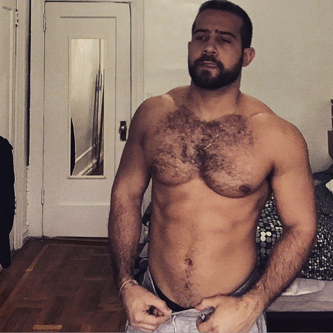 beardburnme:  “Bored lizard 🐊” by @nyc_harrinson on Instagram http://ift.tt/1l4I99u