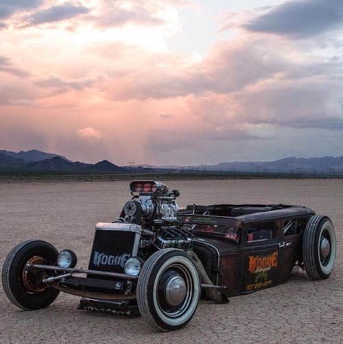 hotrodsand4x4s:  Epic pic of a rat rod and skyline.