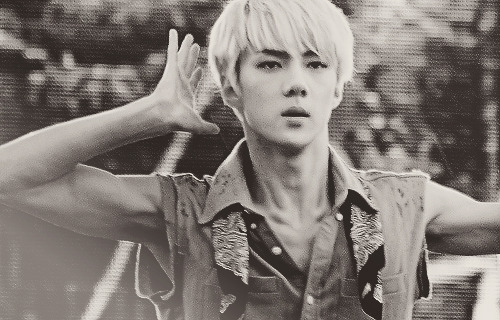 mainexing-deactivated20170514:  Girl, look at those muscles   