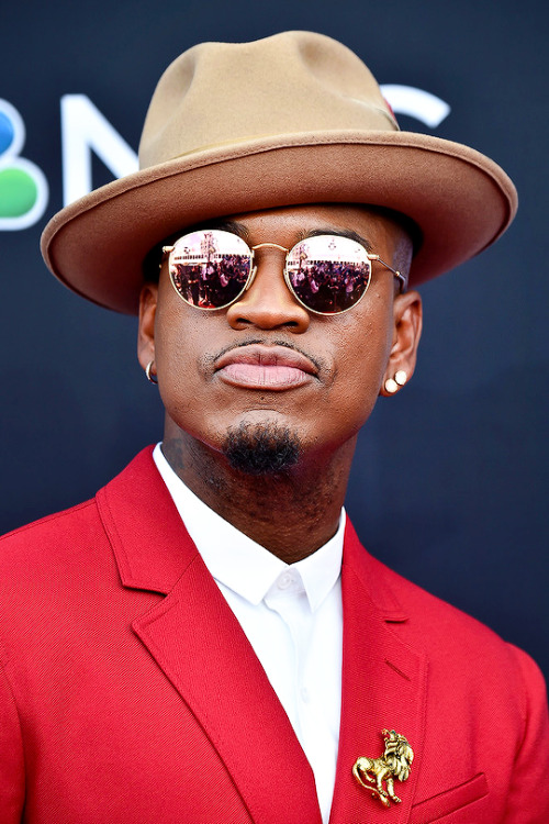 carpetdiem:Ne-Yo attends the 2018 Billboard Music Awards at MGM Grand Garden Arena in Las Vegas, Nev