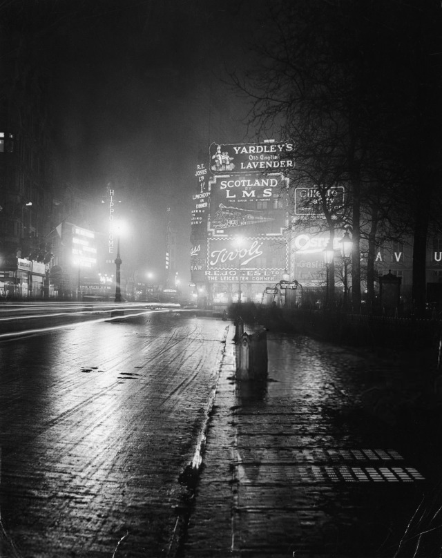 Getty Images. An Evening In Leicester Square. London, 1925