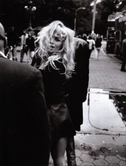 a-state-of-bliss:  Harpers Bazaar US Dec 1995 - Pamela Anderson by Peter Lindbergh