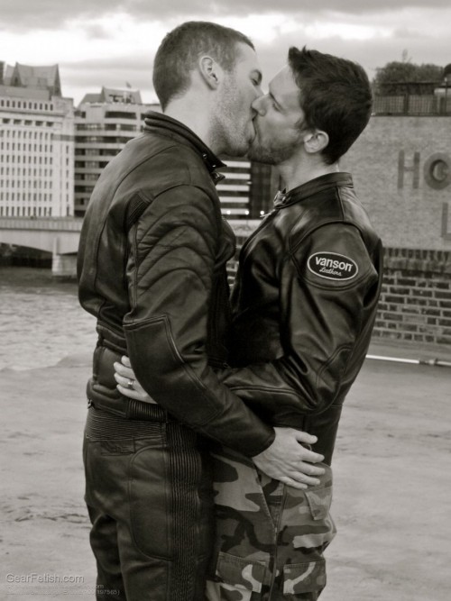 leathergayultimate:  Awesome leather kiss  MMMMMMM