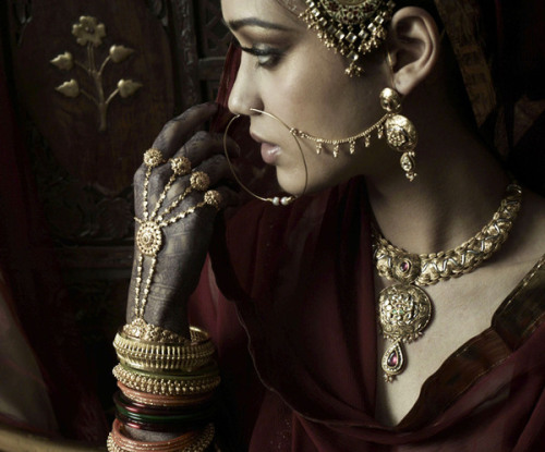 sirensongfashion:Tanishq Wedding Collection NIKAHPrint campaign for Tanishq brand of jewellery showc