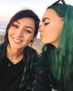 sneen:  💕 #lesbians #happy #couple #lesbiancouple