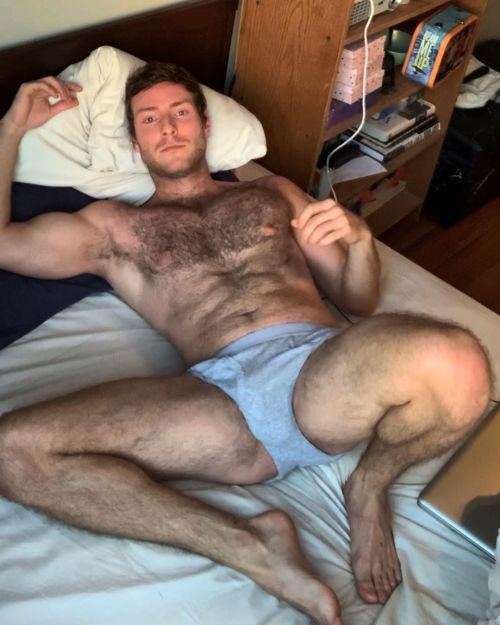 alanh-me:  164k+ follow all things gay, naturist and “eye catching”  