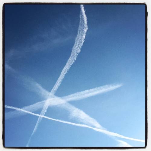 PER IL CIELO PASSANO INFINITE ROTTE. #geometriaeuclidea #shy #cielo #lageografiadellenuvole #teorie