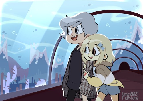 The two go on a date at the newly opened Ocean Park together.The tunnel-like design always attracts 