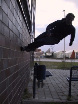 degeneratelowlife:  Parkour