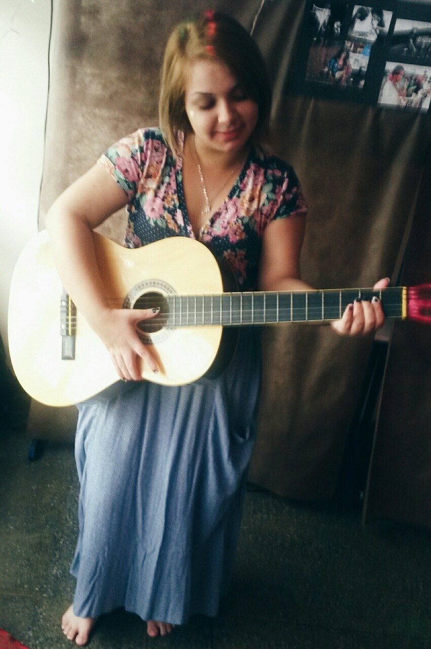 pazdlua:  Eu no trabalho da escola (anos 60 woodstock) p.s: n sei tocar violão só