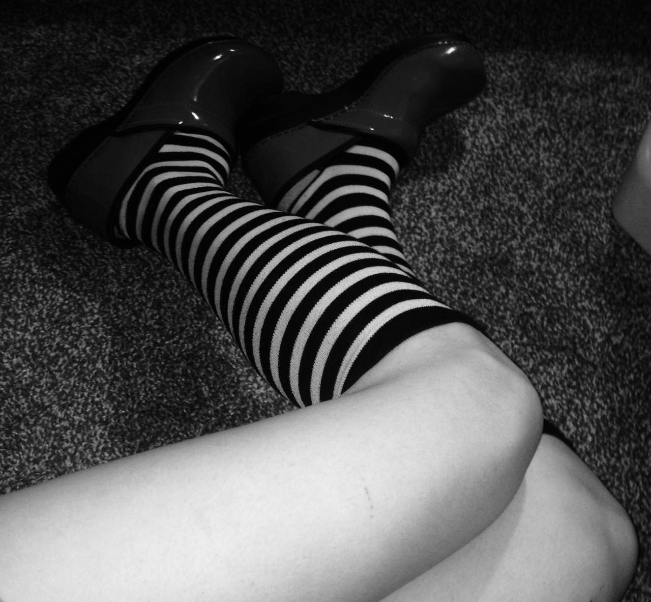 punkyprncss:  I love these socks with my shiny red shoes!!! 😍😍   * I like clicking