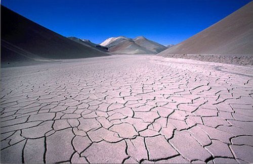 This is the Atacama Desert; it stretches for 600 miles from Peru’s Southern border into Northern Chi