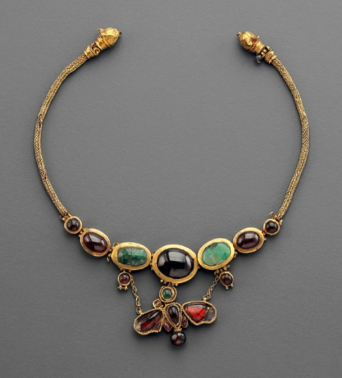 archaicwonder:Hellenistic Gold, Garnet and Emerald Butterfly Necklace, 2nd Century BCThe butterfly i