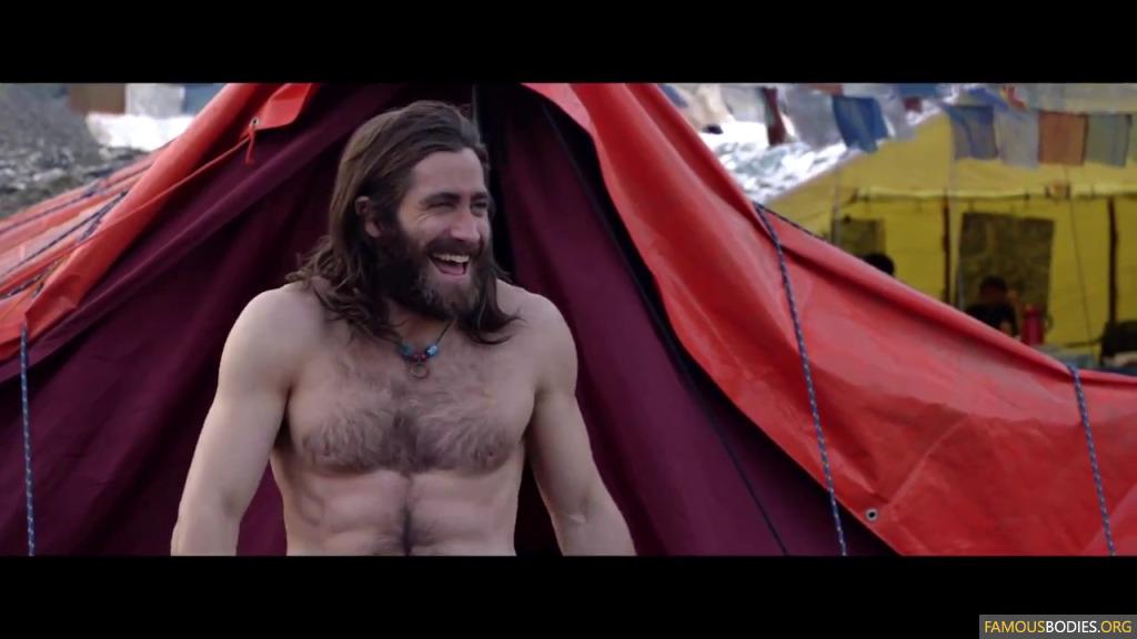 famousbodiesorg:  Jake Gyllenhaal Shirtless in ‘Everest’ Trailer - http://www.famousbodies.org/jake-gyllenhaal-shirtless-in-everest-trailer/