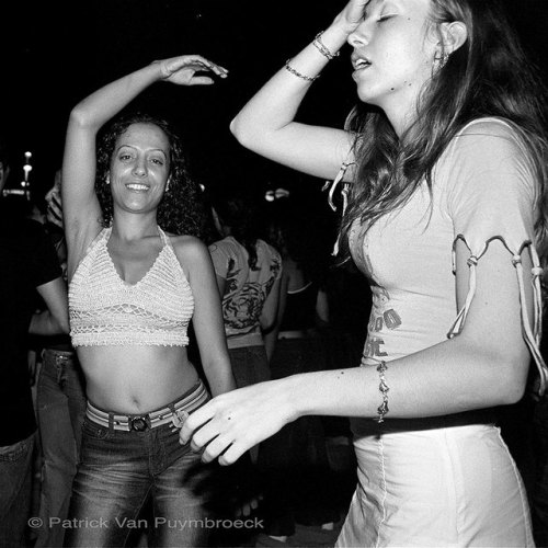 patrickvanpuymbroeck: Dancing girls on the beachTaken on film Ilford HP5 exposed and developed 