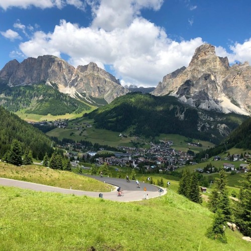 igerscycling: The “WOW effect” descending from Campolongo Pass to Corvara #bresaolaRigamonti4fit #br