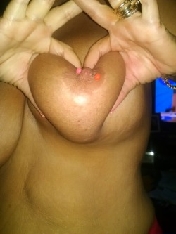 bntzfantazy:Who loves a heart shaped titty