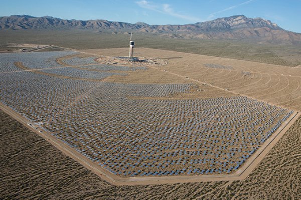 sixpenceee:  Here are some additional pictures of the California solar farm as discussed