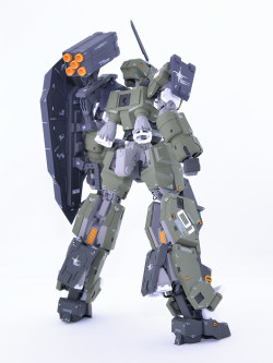 mechaddiction:  TINAMI - ［モデル］ベイオウルフ チェイサー #mecha – https://www.pinterest.com/pin/108930884716282171/